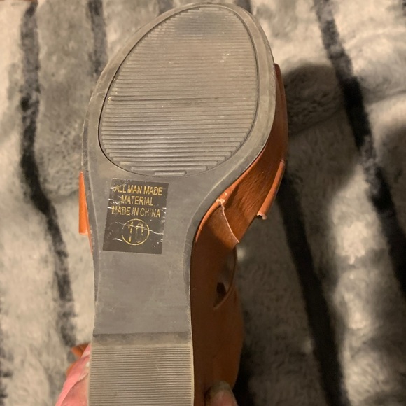 #263 Shiekh Women's Tan Wedge Sandals - Picture 7 of 8